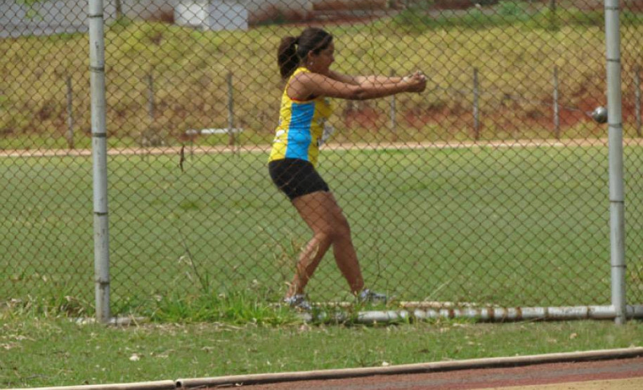 Alunos estaduais são destaque em competições esportivas Alunos das escolas estaduais do Paraná foram destaques nos Jogos Escolares da Juventude, maior competição escolar do Brasil, que reuniu mais de 4 mil jovens atletas, de 15 a 17 anos, em João Pessoa, na Paraíba, na semana passada. Os paranaenses trouxeram medalhas em vôlei de praia, ciclismo, atletismo e tênis.