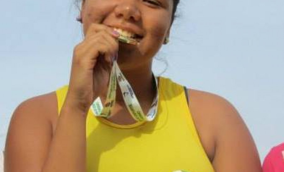 Alunos estaduais são destaque em competições esportivas Alunos das escolas estaduais do Paraná foram destaques nos Jogos Escolares da Juventude, maior competição escolar do Brasil, que reuniu mais de 4 mil jovens atletas, de 15 a 17 anos, em João Pessoa, na Paraíba, na semana passada. Os paranaenses trouxeram medalhas em vôlei de praia, ciclismo, atletismo e tênis.