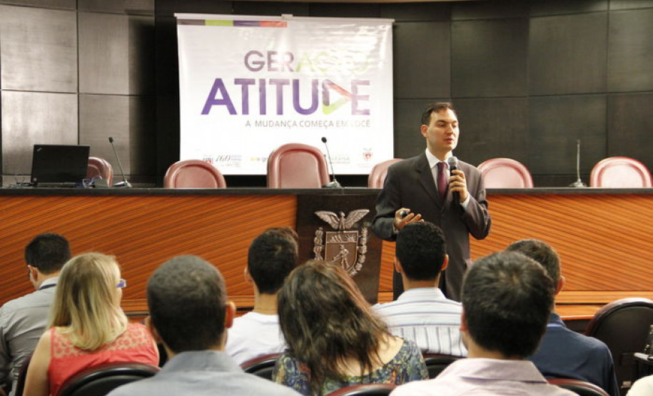 Caravana da Cidadania trouxe 34 alunos e professores da rede estadual para conhecer o Ministério Público e as sedes do Executivo, Legislativo e Judiciário.