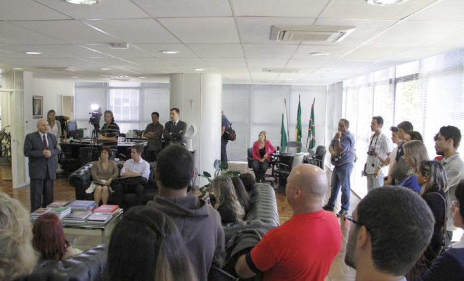Caravana da Cidadania trouxe 34 alunos e professores da rede estadual para conhecer o Ministério Público e as sedes do Executivo, Legislativo e Judiciário.