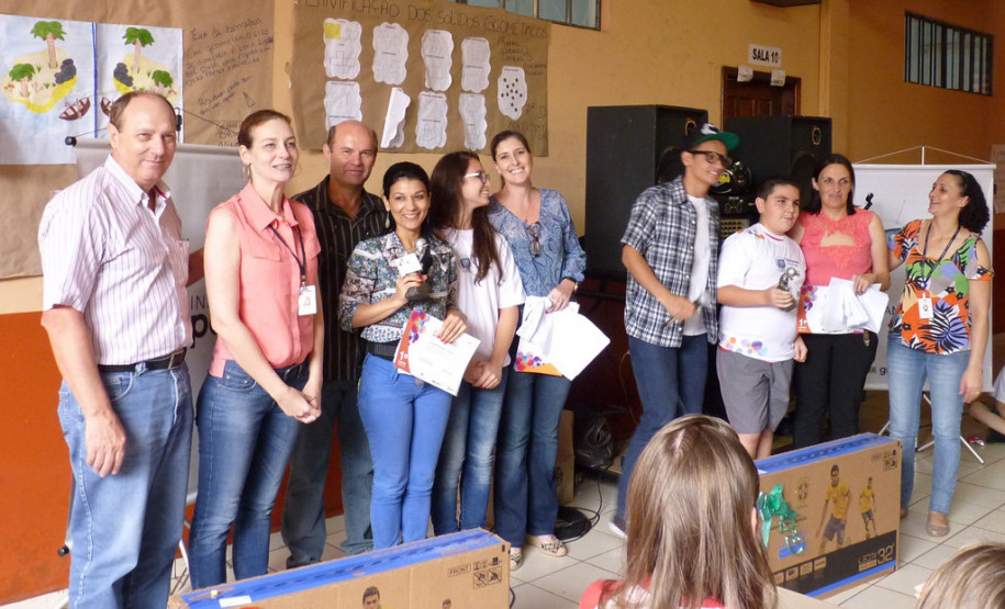 Os alunos das escolas estaduais de Toledo se destacaram na etapa regional do Concurso Cultural Televisando o Futuro - 2014, promovido pelo Instituto GRPCOM/RPCTV, em parceria com escolas e colégios municipais e estaduais, da rede pública do Paraná