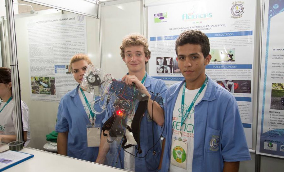 O projeto dos alunos do Ceep de Cascavel recebeu três prêmios: o terceiro lugar na categoria Áreas do Conhecimento, Engenharia; Menção Honrosa na categoria Inovação, e o Prêmio Vivência Estudantil