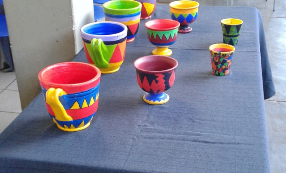 Escolas do Paraná celebram Dia da Consciência Negra O Colégio Estadual Professora Maria José Balzanello Aguilera, em Londrina, promoveu o 1º Simpósio da Equipe Multidisciplinar Presença Negra em Londrina: 80 Anos de Resistência. O objetivo do evento foi o de debater sobre temas para promover a temática nas escolas da região. Além de socializar projetos e experiências entre os cerca de 300 participantes, houve a realização de conferências, palestras, grupos de trabalho, mesa-redonda e momentos culturais.