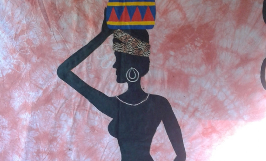 Escolas do Paraná celebram Dia da Consciência Negra O Colégio Estadual Professora Maria José Balzanello Aguilera, em Londrina, promoveu o 1º Simpósio da Equipe Multidisciplinar Presença Negra em Londrina: 80 Anos de Resistência. O objetivo do evento foi o de debater sobre temas para promover a temática nas escolas da região. Além de socializar projetos e experiências entre os cerca de 300 participantes, houve a realização de conferências, palestras, grupos de trabalho, mesa-redonda e momentos culturais.