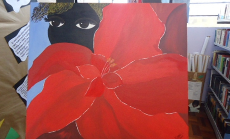 Escolas do Paraná celebram Dia da Consciência Negra A Exposição Ébano foi promovida pelo Colégio Estadual Santa Rosa, em Curitiba, que propiciou à comunidade escolar um espaço na biblioteca para discussões e reflexões sobre a importância da cultura negra no Brasil. Também homenageou Zumbi dos Palmares, um dos líderes da história negra no País. São telas, painéis, instrumentos musicais que abordam vários temas como a valorização da mulher negra, igualdade e tolerância religiosa.