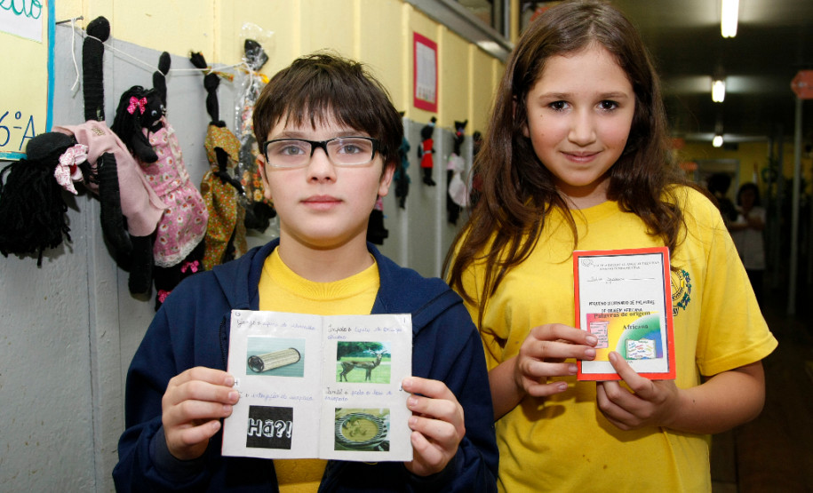 Escolas do Paraná celebram Dia da Consciência Negra Um exemplo é a Escola Estadual Ângelo Trevisan, em Curitiba, onde professores trabalharam meses com os alunos para organizar uma mostra com o resultado de diversas atividades