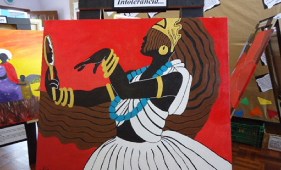 Escolas do Paraná celebram Dia da Consciência Negra A Exposição Ébano foi promovida pelo Colégio Estadual Santa Rosa, em Curitiba, que propiciou à comunidade escolar um espaço na biblioteca para discussões e reflexões sobre a importância da cultura negra no Brasil. Também homenageou Zumbi dos Palmares, um dos líderes da história negra no País. São telas, painéis, instrumentos musicais que abordam vários temas como a valorização da mulher negra, igualdade e tolerância religiosa.