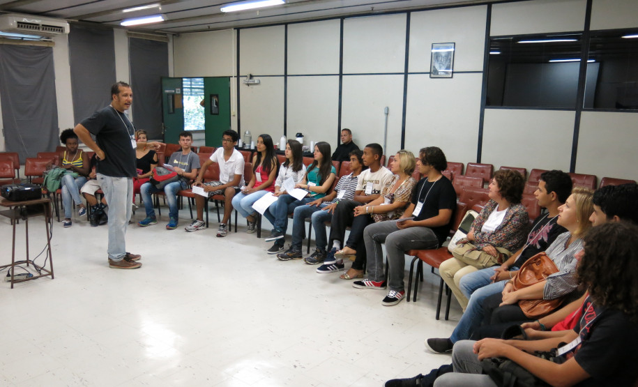 Festival Imagens do Ensino Médio Emdiálogo reuniu 151 vídeos de 75 cidades e 17 estados. Das oito premiadas em todo o Brasil, três são paranaenses.