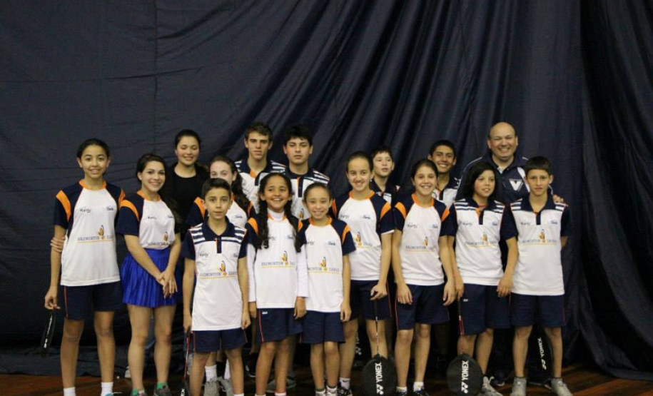 Aulas especializadas incentivam a prática de esportes 36 mil alunos participam de 18 modalidades esportivas que integram os Jogos Escolares do Paraná. Aulas de treinamento acontecem em mais de mil colégios.