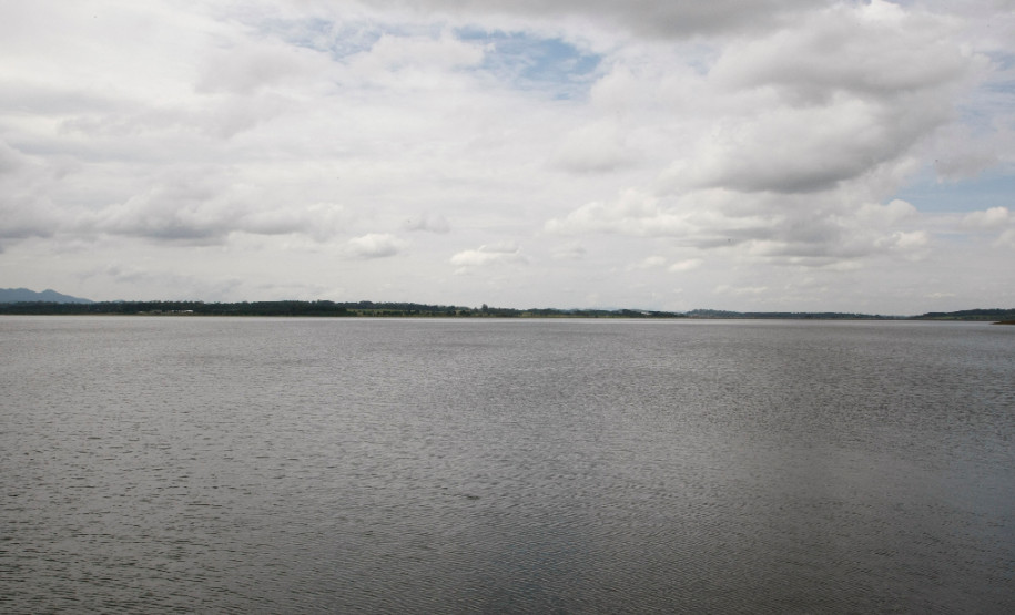 A Sanepar recebe nesta terça e quarta-feira (9 e 10), no Parque das Nascentes, em Pinhais, 120 alunos e professores das escolas paranaenses que participam do programa “Sustentabilidade: da Escola ao Rio”. Vindos de diversas regiões do Estado, eles estão reunidos para trocar experiências e compartilhar os resultados do monitoramento da água dos rios do Paraná e dos resíduos sólidos nas áreas de mananciais. 09-12-14.