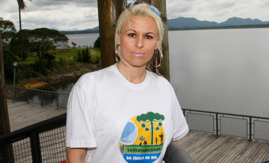 A Sanepar recebe nesta terça e quarta-feira (9 e 10), no Parque das Nascentes, em Pinhais, 120 alunos e professores das escolas paranaenses que participam do programa “Sustentabilidade: da Escola ao Rio”. Vindos de diversas regiões do Estado, eles estão reunidos para trocar experiências e compartilhar os resultados do monitoramento da água dos rios do Paraná e dos resíduos sólidos nas áreas de mananciais. 09-12-14.