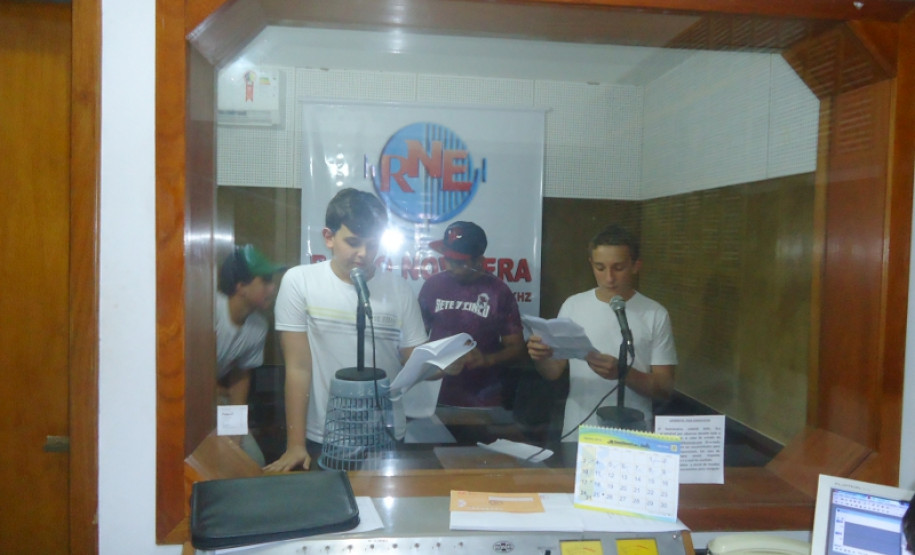 A radionovela, sucesso das rádios brasileiras entre as décadas de 1940 e 1960, foi resgatada pelo Colégio Estadual Abraham Lincoln, do município de Kaloré para desenvolver o hábito da leitura entre os estudantes