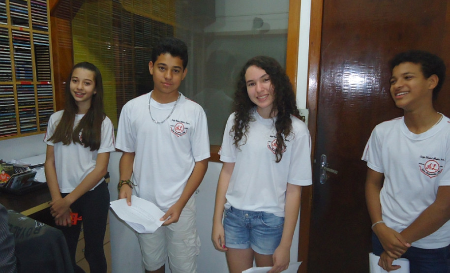 A radionovela, sucesso das rádios brasileiras entre as décadas de 1940 e 1960, foi resgatada pelo Colégio Estadual Abraham Lincoln, do município de Kaloré para desenvolver o hábito da leitura entre os estudantes