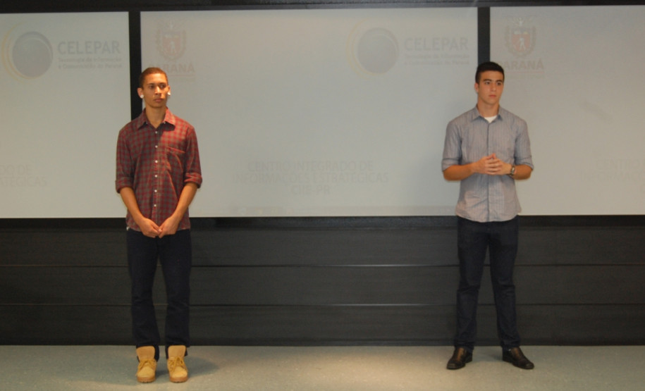 Os estagiários da Secretaria de Estado da Educação apresentaram nessa quinta-feira (11), em Curitiba, propostas de reformulação do ambiente Alunos, do Portal Dia a Dia Educação. O objetivo do projeto é auxiliar com possíveis mudanças para aproximar ainda mais os estudantes da rede estadual de ensino aos conteúdos do portal educacional.