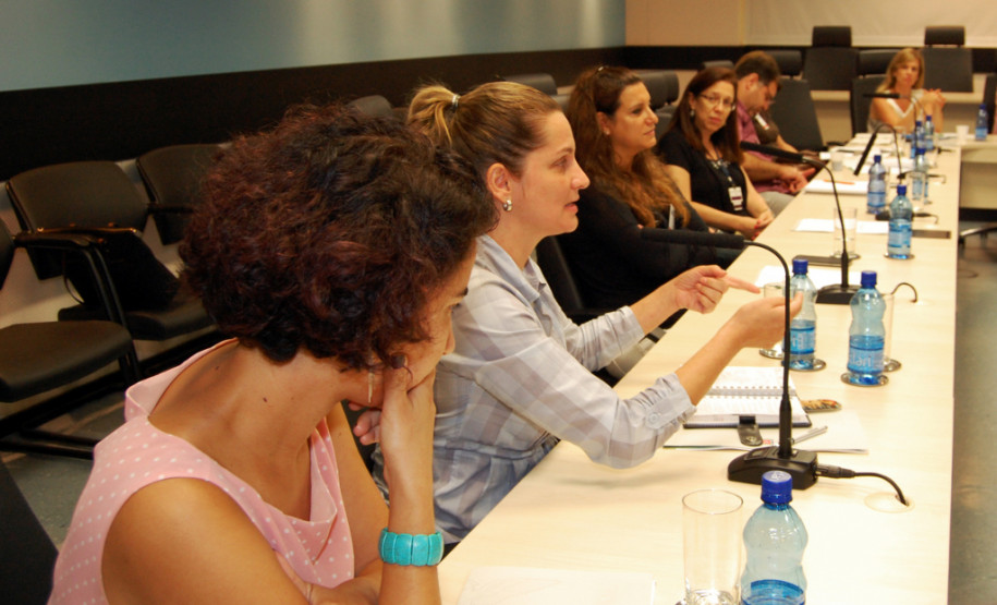 Os estagiários da Secretaria de Estado da Educação apresentaram nessa quinta-feira (11), em Curitiba, propostas de reformulação do ambiente Alunos, do Portal Dia a Dia Educação. O objetivo do projeto é auxiliar com possíveis mudanças para aproximar ainda mais os estudantes da rede estadual de ensino aos conteúdos do portal educacional.