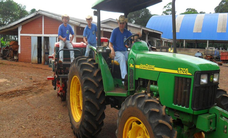 Organizada pelos alunos do Colégio Agrícola Estadual Manoel Ribas, EXPOAGRI reuniu comunidade para mostrar o que é feito em sala de aula.