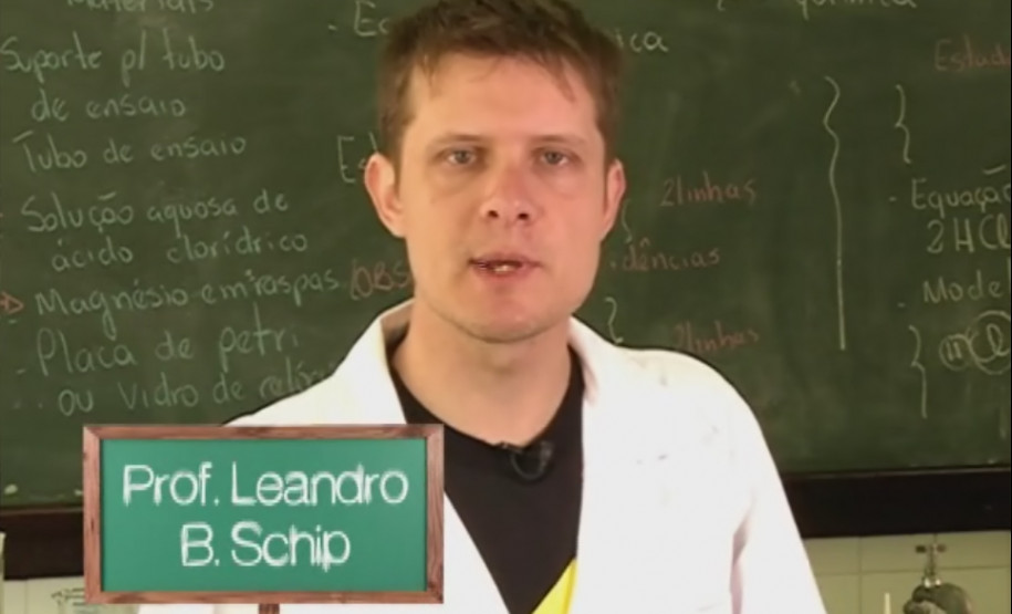 Vídeos trazem exemplos práticos e orientações sobre o uso de laboratórios de Química, Física, Matemática e Biologia nas escolas.
