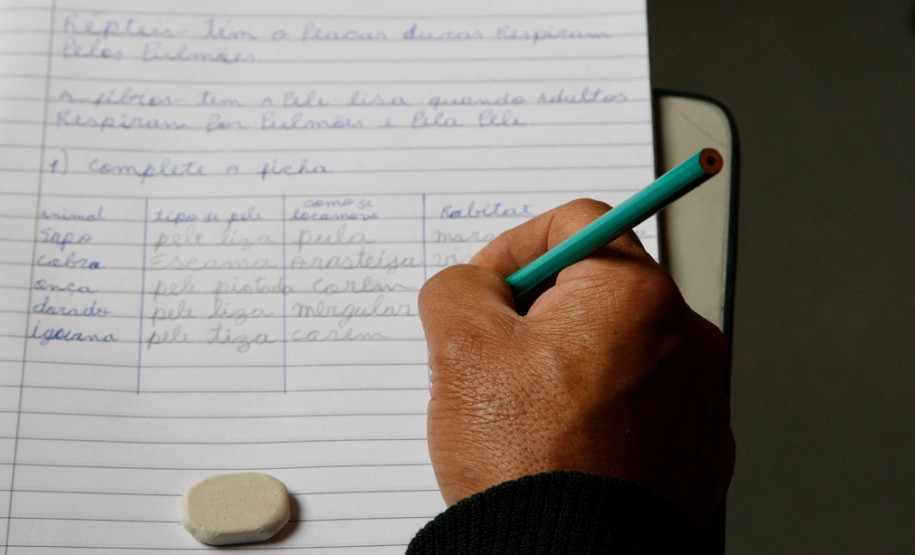 Em uma década, o Programa Paraná Alfabetizado já atendeu mais de 500 mil pessoas no estado, com 15 anos ou mais que não eram alfabetizadas.  25-11-14.