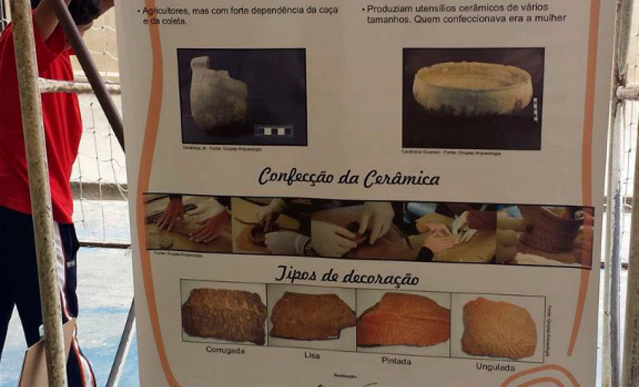 DER-PR promove educação patrimonial nas escolas Uma parceria do Departamento de Estradas de Rodagem do Paraná (DER-PR) e escolas estaduais está ensinando os alunos a importância de preservar áreas históricas e sítios arqueológicos. As primeiras ações foram feitas em escolas de Cerro Azul e Doutor Ulysses, na Região Metropolitana de Curitiba, onde o DER-PR está fazendo obras de recuperação de rodovias (PR-092) e estuda a ampliação da capacidade desta mesma estrada.