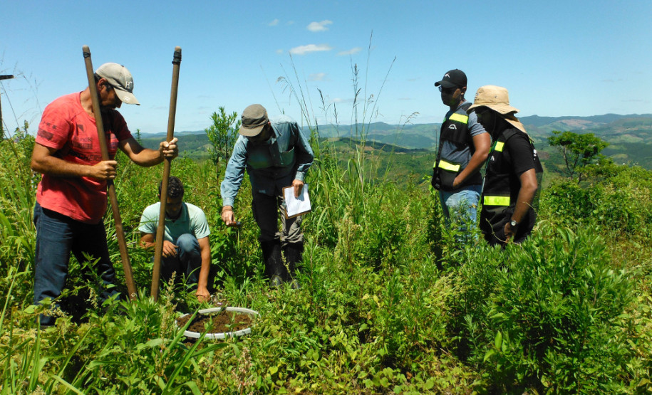 Uma parceria do Departamento de Estradas de Rodagem do Paraná (DER-PR) e escolas estaduais está ensinando os alunos a importância de preservar áreas históricas e sítios arqueológicos. As primeiras ações foram feitas em escolas de Cerro Azul e Doutor Ulysses, na Região Metropolitana de Curitiba, onde o DER-PR está fazendo obras de recuperação de rodovias (PR-092) e estuda a ampliação da capacidade desta mesma estrada.