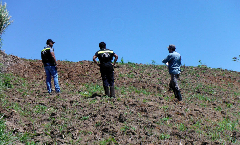 Uma parceria do Departamento de Estradas de Rodagem do Paraná (DER-PR) e escolas estaduais está ensinando os alunos a importância de preservar áreas históricas e sítios arqueológicos. As primeiras ações foram feitas em escolas de Cerro Azul e Doutor Ulysses, na Região Metropolitana de Curitiba, onde o DER-PR está fazendo obras de recuperação de rodovias (PR-092) e estuda a ampliação da capacidade desta mesma estrada.