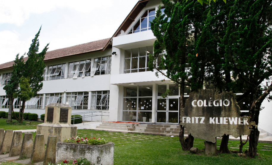Colégio Estadual do Campo Fritz Kliewer na Colônia Witmarsum, em Palmeiras, onde os alunos tem aula de alemão. 03-12-14.