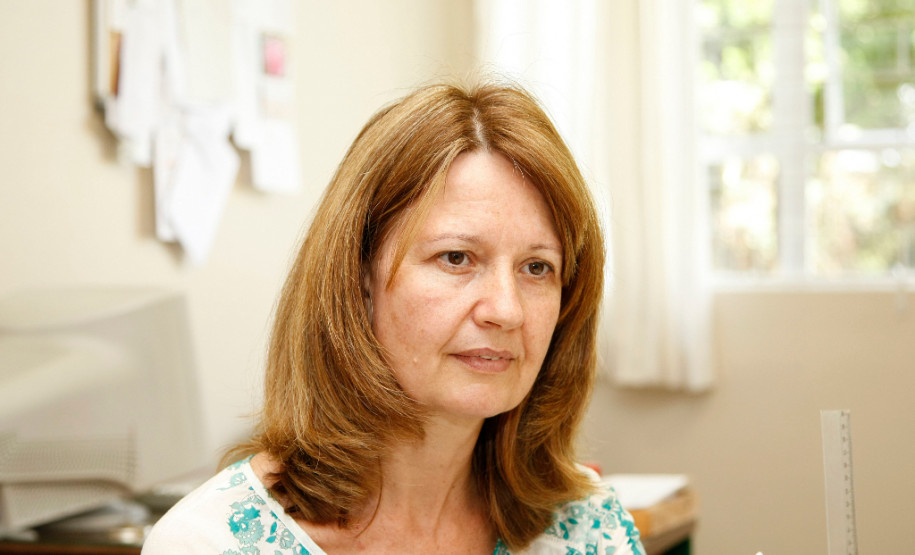 Colégio Estadual do Campo Fritz Kliewer na Colônia Witmarsum, em Palmeiras, onde os alunos tem aula de alemão. Na foto a diretora Monika Penner Pauls. 03-12-14.
