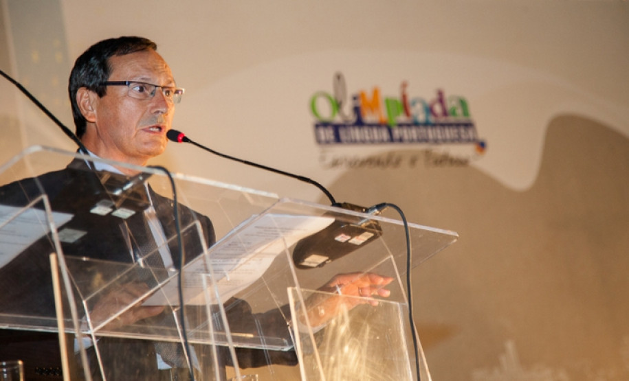 Alunos vencem Olimpíada de Língua Portuguesa Paraná conta com três vencedores em Olimpíada de Língua Portuguesa: Escrevendo o Futuro. Ao todo, mais de 170 mil textos concorreram em quatro categorias.