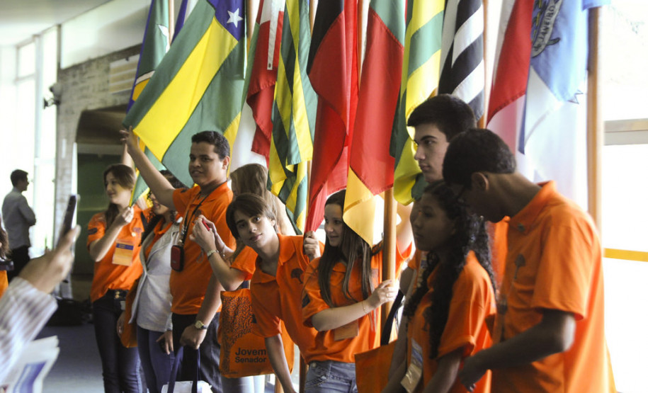 Os 27 jovens que participam do Projeto Jovem Senador 2014 fazem visita guiada nas dependências do Congresso Nacional, antes da cerimônia de posse e premiação.