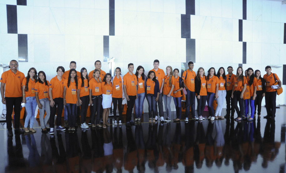 Os 27 jovens que participam do Projeto Jovem Senador 2014 fazem visita guiada nas dependências do Congresso Nacional, antes da cerimônia de posse e premiação.