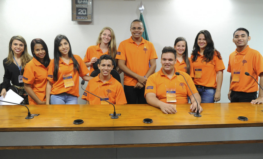 Jovens senadores, que participam do Projeto Jovem Senador 2014, em dia de atividade legislativa na Comissão de Educação, Cultura e Esporte (CE).