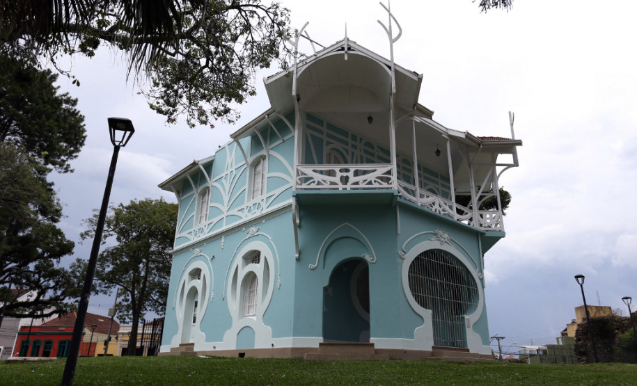 Governo do Estado oficializa cessão de uso do imóvel Belvedere pela Academia Paranaense de Letras. 
Curitiba, 19/01/2015.