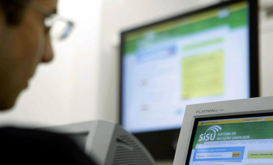 Universidades recebem 64 mil inscrições pelo Sisu Cerca de quatro mil vagas nas universidades estaduais do Paraná atraíram mais de 64 mil inscrições. Resultado será divulgado hoje (26).