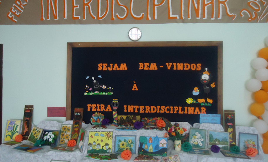 Trabalhos culturais, artesanais e científicos produzidos por jovens e adultos que frequentam o Ceebja e as Apeds da região foram apresentados à comunidade.
