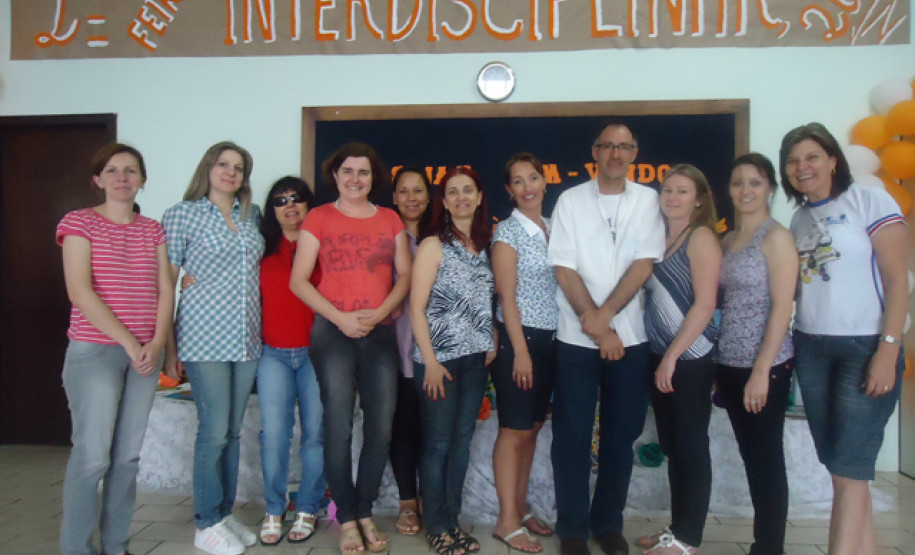 Trabalhos culturais, artesanais e científicos produzidos por jovens e adultos que frequentam o Ceebja e as Apeds da região foram apresentados à comunidade.