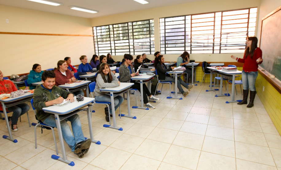 Definido o calendário para o ano letivo das escolas Ficou acordado que os alunos não terão aulas nos sábados. Julho terá apenas uma semana de recesso, e o último dia de aulas será em 23 de dezembro.