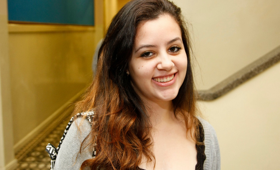 Escolas voltam às aulas e recebem 975 mil alunos