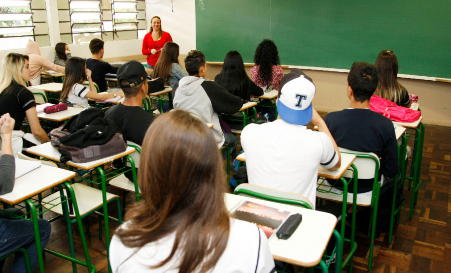 Governo repassa mais R$ 4 milhões do Fundo Rotativo Cota extra consumo foi depositada nesta quinta-feira (12). O recurso está disponível para escolas que não apresentam pendências de prestação de contas.