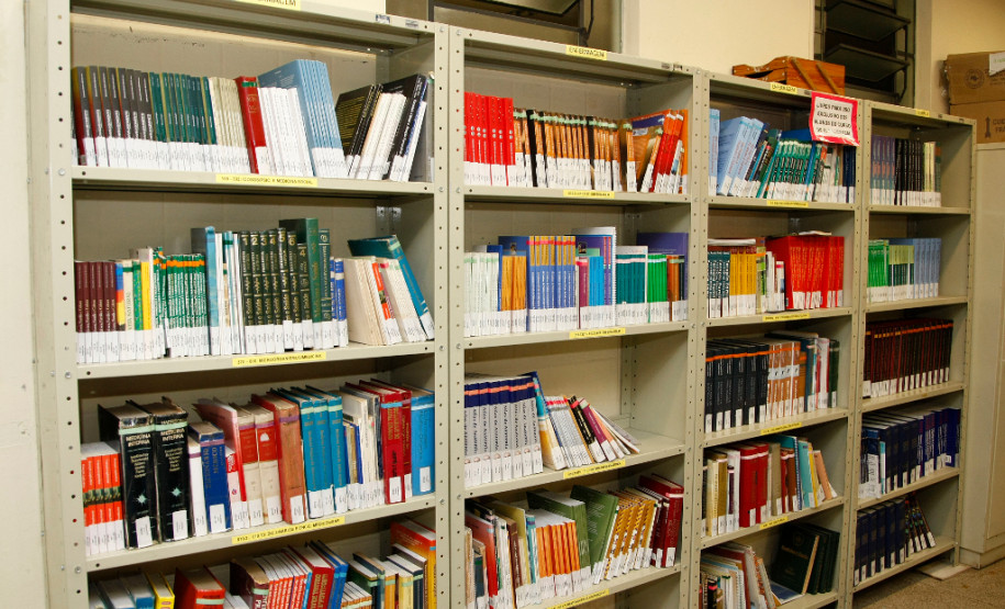 Curso para técnicos em enfermagem tem aula inaugural Colégio Estadual São Pedro Apóstolo no Xaxim, aula inaugural do curso de especialização em enfermagem do trabalho. 06-02-15.