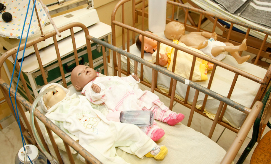 Curso para técnicos em enfermagem tem aula inaugural Colégio Estadual São Pedro Apóstolo no Xaxim, aula inaugural do curso de especialização em enfermagem do trabalho. 06-02-15.