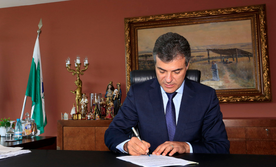 Richa nomeia mais 463 professores para a rede estadual O decreto de nomeação dos professores, que foram aprovados no último concurso público, foi assinado pelo governador nesta quinta-feira (26).