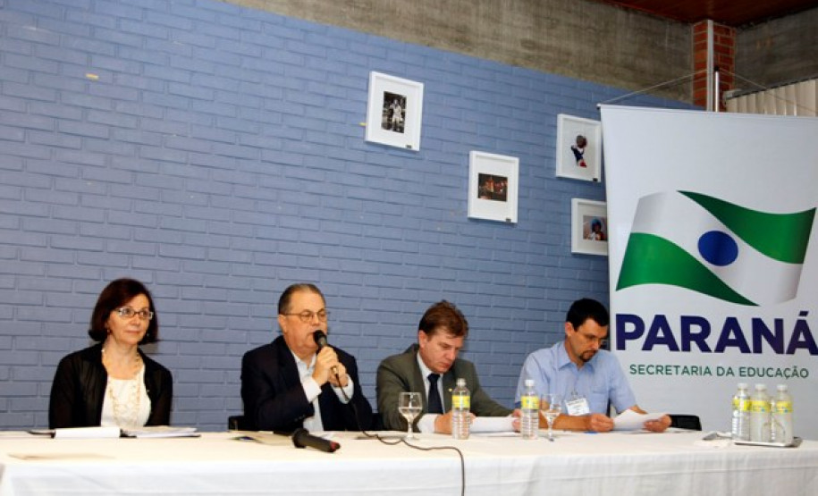 Representantes da Seed e chefias de regionais se reúnem em Curitiba Evento serviu para apresentar Plano Estadual de Educação que deverá estar pronto para ser analisado pelo Poder Legislativo até junho.