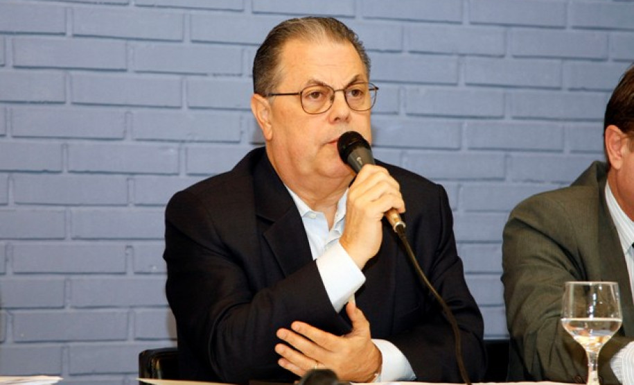 Representantes da Seed e chefias de regionais se reúnem em Curitiba Segundo o secretário da Educação, Fernando Xavier Ferreira, a elaboração do Plano Estadual é decorrente do Plano Nacional de Educação (PNE), que é uma lei nacional.