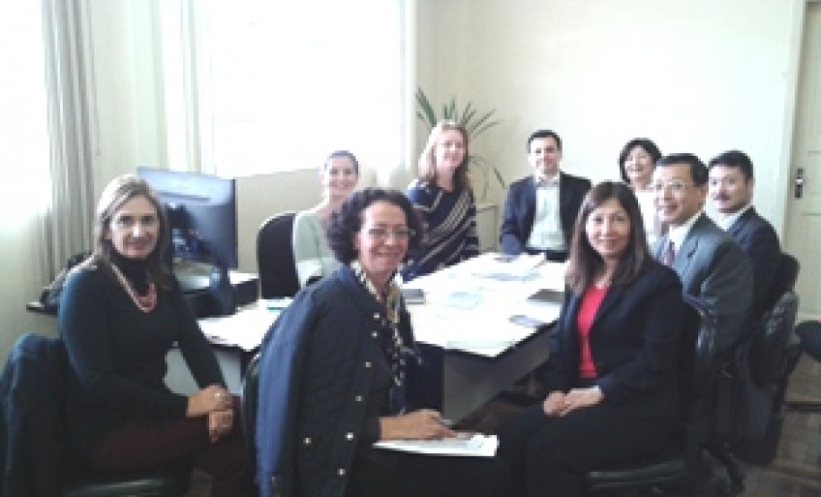 A Secretaria de Estado da Educação recebeu nesta quinta-feira (23) representantes da Fundação Japão, com sede em São Paulo, para reiterar a parceria já existente com o Centro de Línguas Estrangeiras Modernas (Celem). O encontro também contou com a presença de professores da Universidade Federal do Paraná (UFPR) e do Consulado do Japão em Curitiba.