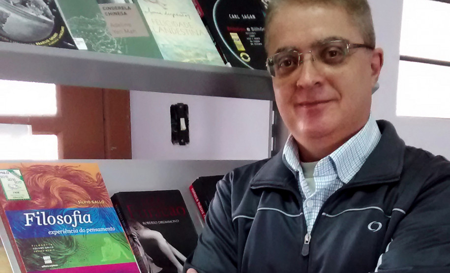 O professor da rede estadual Marcos Antônio Gomes, 52 anos de idade e dez de sala de aula, conta que sua realização está na profissão que escolheu