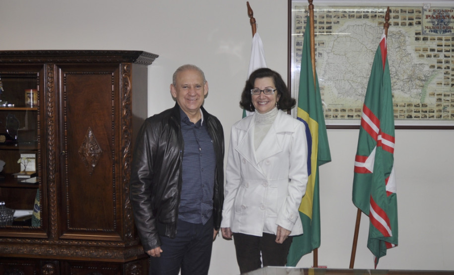Ana Seres recebeu em seu gabinete, nesta sexta-feira (08), a visita do deputado estadual Ademar Traiano, presidente da Assembleia Legislativa do Paraná.
