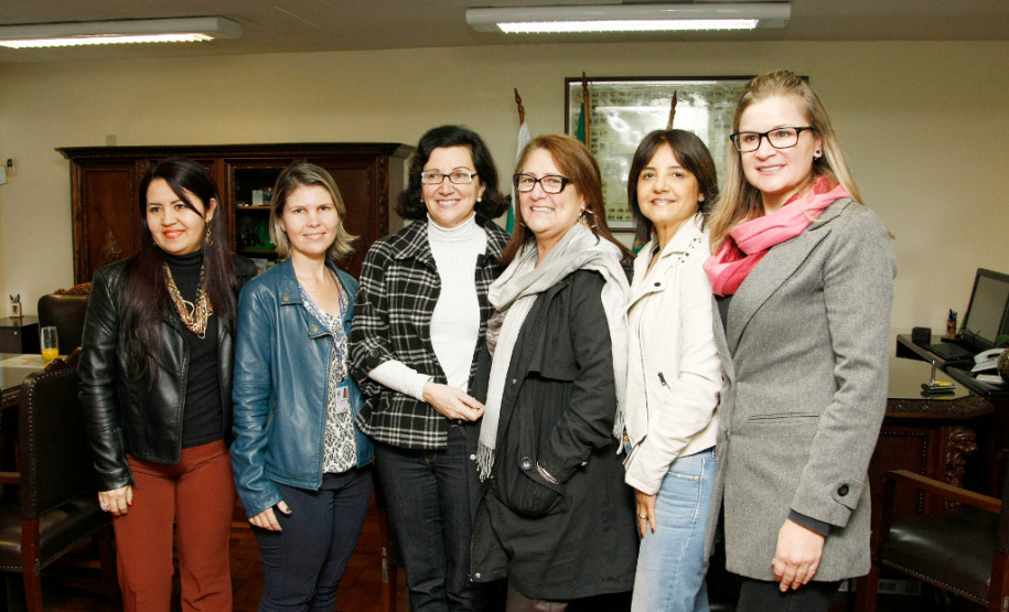 Representantes da Secretaria da Educação do estado do Centro-Oeste vieram conhecer o Processo Seletivo Simplificado utilizado pelo Paraná.