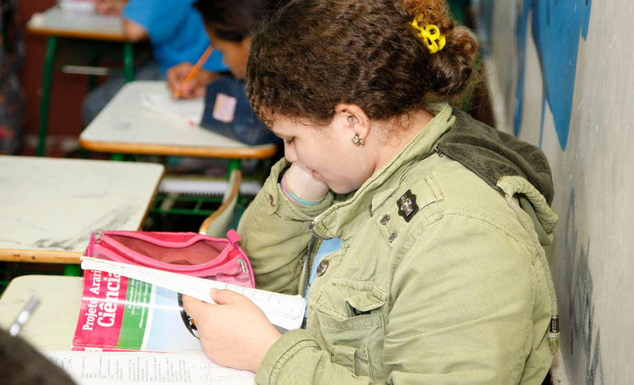 Estudantes comemoram o retorno às aulas em Piraquara Os 752 estudantes do Colégio Estadual Vila Macedo, em Piraquara, na Região Metropolitana de Curitiba, voltaram à rotina de estudos. Desde a última sexta-feira (8) a escola retornou às atividades pedagógicas em respeito ao direito dos estudantes a terem aulas.