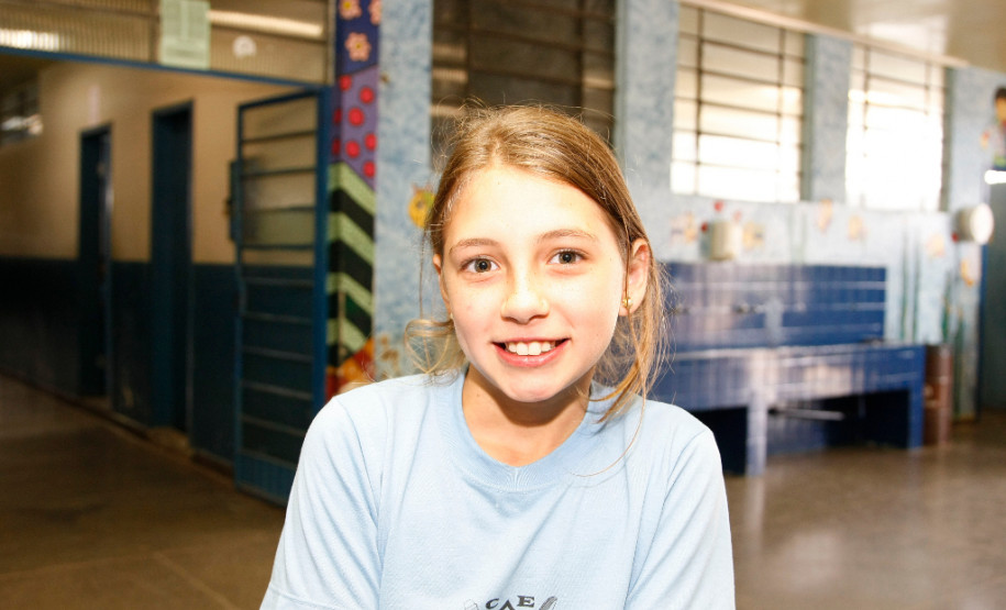 Estudantes comemoram o retorno às aulas em Piraquara Maria Eduarda Prestes Borges, 10, do 6º ano, também gostou do reinício das aulas. “Eu estava sentido falta da escola, eu não tinha o que fazer em casa. Eu só ajudava minha mãe a limpar a casa”, contou.