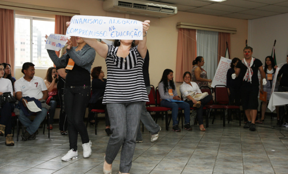 A formação aconteceu simultaneamente em três cidades. O objetivo foi formar alfabetizadores para atender todo Estado.